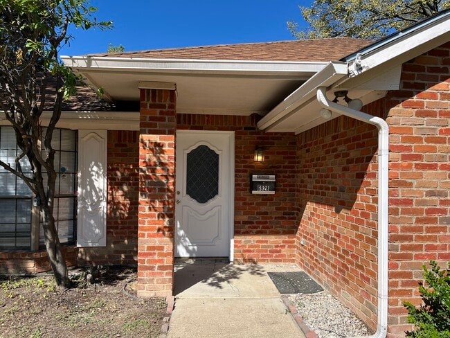 Photo - 6928 Walling Ln