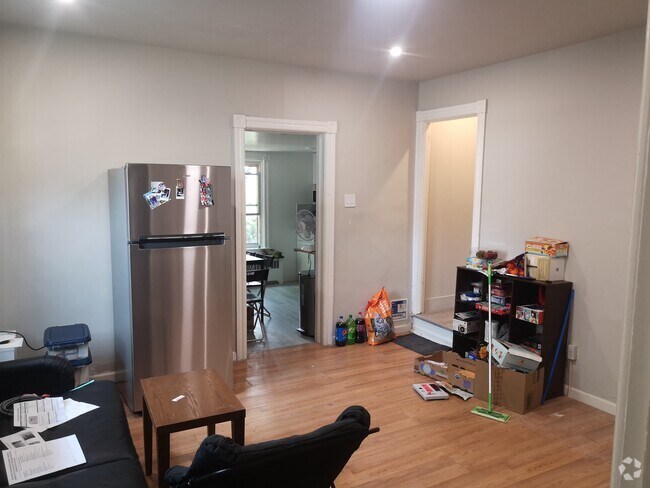 Building Photo - 517 E Morton St Rental
