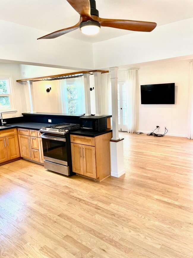 Photo - 906 Parkman Ave