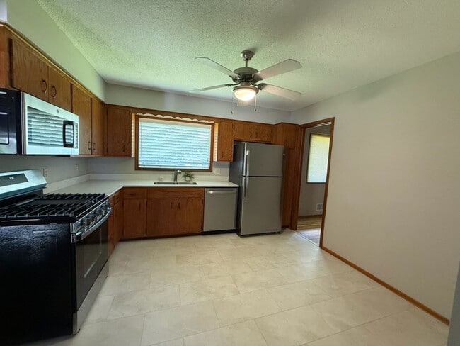Photo - Newly Refreshed 3 Bedroom 1 Bath Single Family Home This home shows beautifully and is waiting ...
