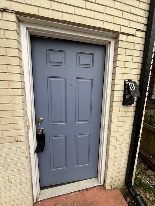 Building Photo - 728 N Broadway Unit 728 N. Broadway  B