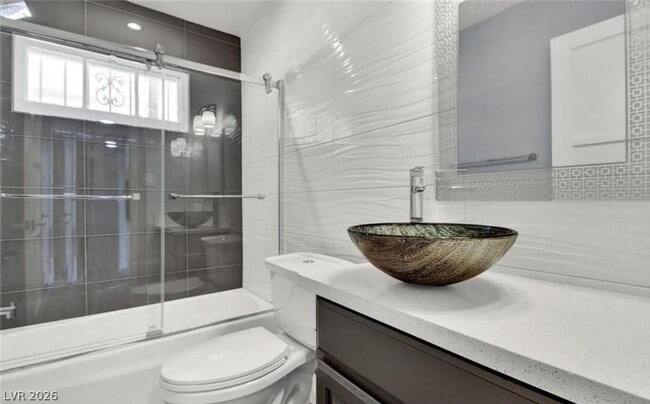 Building Photo - 1056 E Oakey Blvd