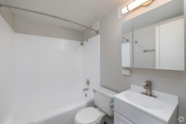 1BR, 1BA - 619SF - Park Plaza