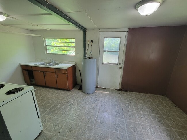 Photo - 14052 Railroad Ave