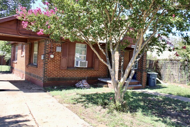 Photo - Charming 2 Bedroom, 1 Bath Home with Side ...