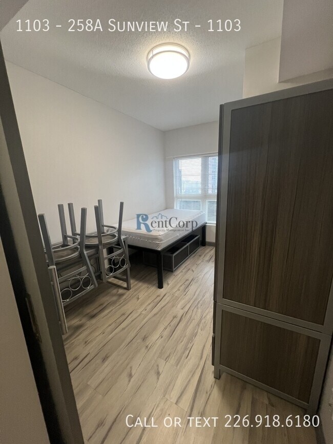 Photo - 258A-258A Sunview St