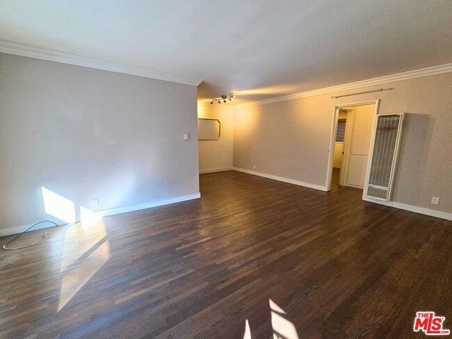 Photo - 7621 Hampton Ave Unidad 102