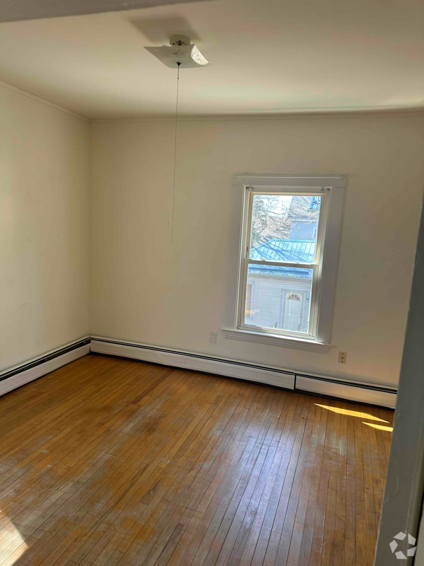 Building Photo - 8 Arch Ave Unit 2 Rental