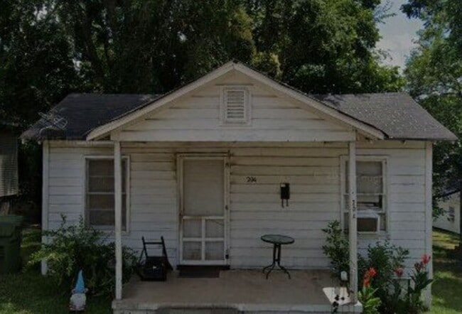 Building Photo - Newly remodeled home is located in Lancaster, SC 29720.