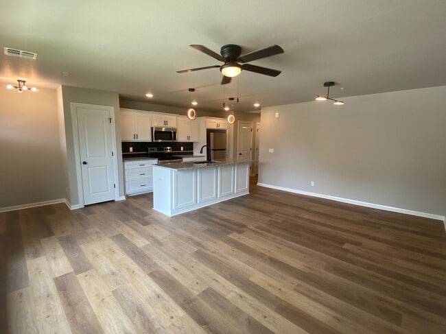 Photo - 207 E 3rd St
