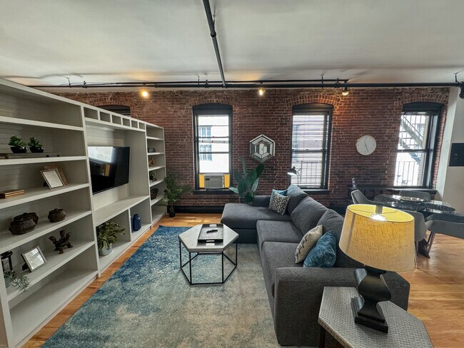 Building Photo - 19 Stanhope St Unit 2C