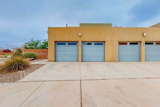 Photo - 1667 Domino Dr SE