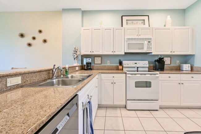 Photo - **LELY RESORT**GREENLINKS GOLF COURSE**FRE...