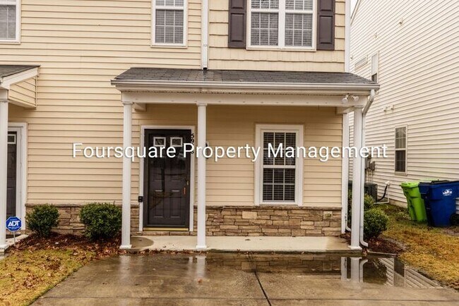 Photo - Bright End-Unit Townhome with Screened Porch & Community Pool – Raleigh Location