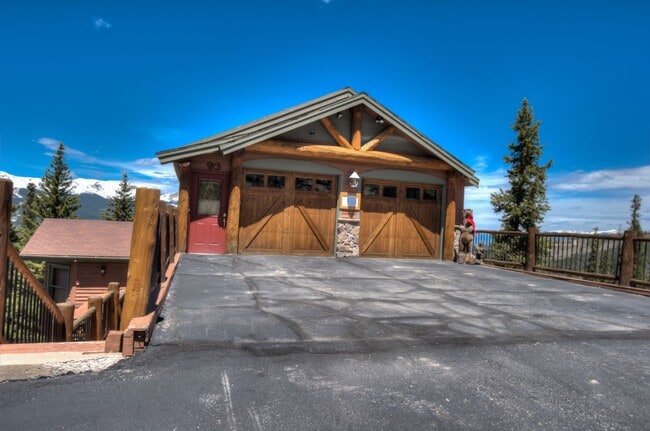 Beautiful home near bus route Breckenridge! 5 bedrooms and VIEWS! Flexible Lease Terms - Beautiful home near bus route Breckenridge! 5 bedrooms and VIEWS!  Flexible Lease Terms