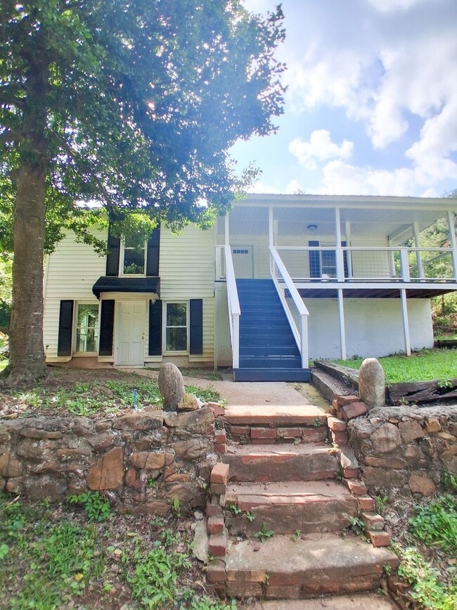 Inviting 2-Bedroom, 1-Bath Home in a Prime... - Inviting 2-Bedroom, 1-Bath Home in a Prime...