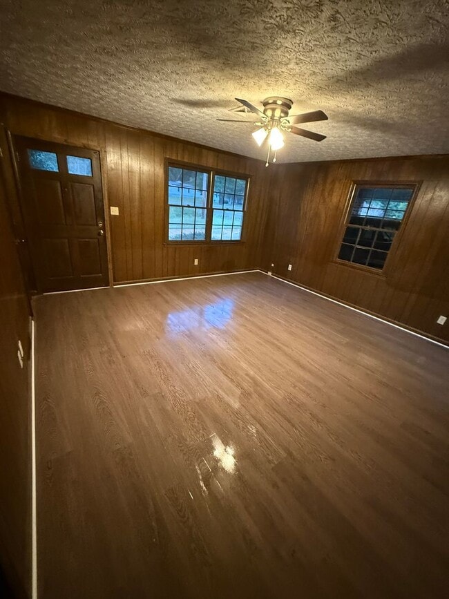 Building Photo - 4770 Rockmart Rd SE Unit 01