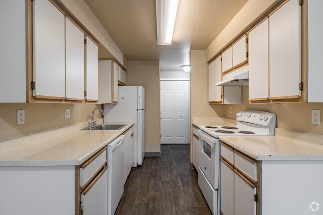 2BR, 1BA - 849SF - Kitchen - Pier Park