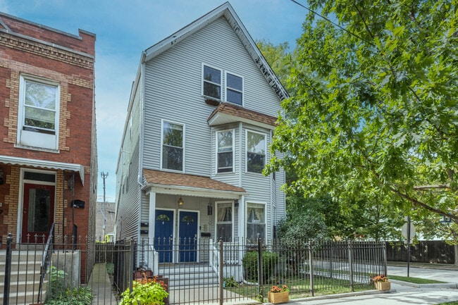 Building Photo - 3258 N Oakley Ave Unit 3 Rental