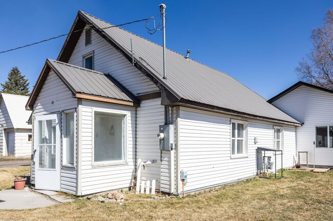 Photo - Cozy 4 Bedroom Home on large plot of land in Parker