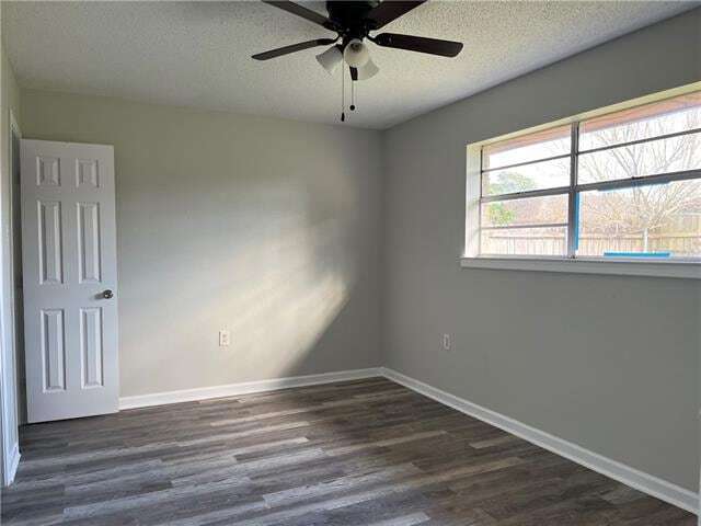 Photo - 14936 Curran Rd