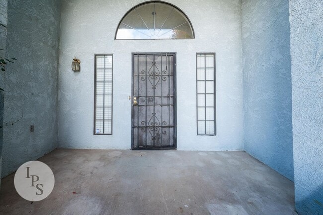 Photo - North West Fresno Home, 3BR/2BA, 1878sf, NEW CARPET - Lots of Amenities!