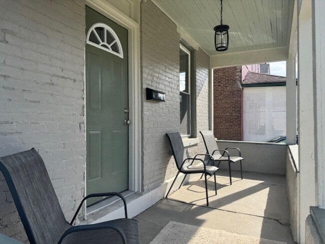 Photo - 2 Bedroom 1 1/2 Bath Beautifully Renovated...