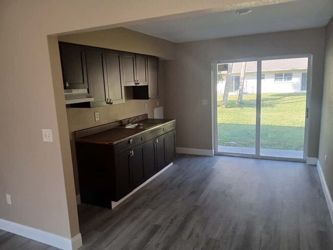 Photo - 753 NE 9th St