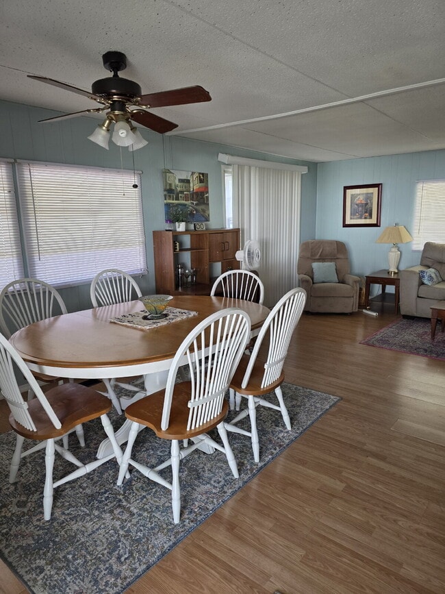 Photo - Completely furnished Mobile Home in Tarpon...
