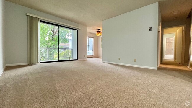 Building Photo - Well-maintained 2bd 1.5 ba with plenty of... Unit 339 Rental