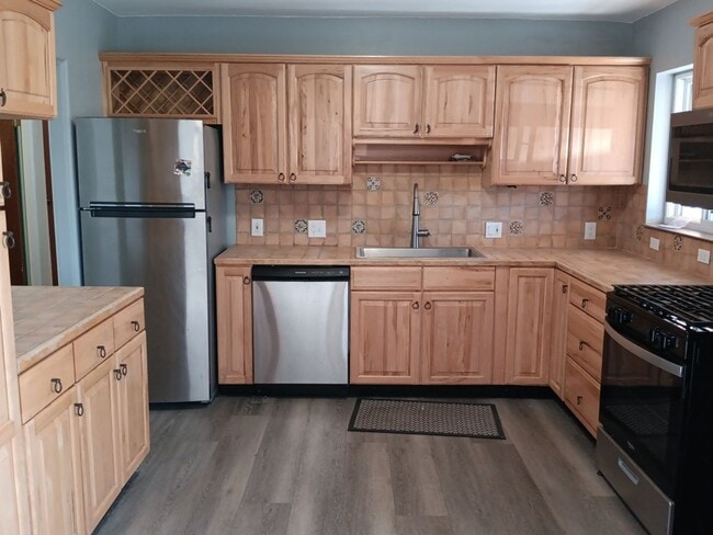 Photo - 3 Bedroom, 3 Bathroom Home! Schedule a Showing Soon!