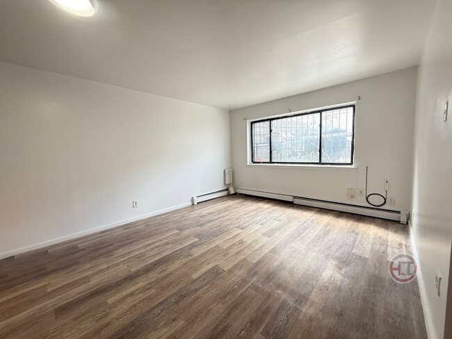 Photo - 189 Throgs Neck Blvd