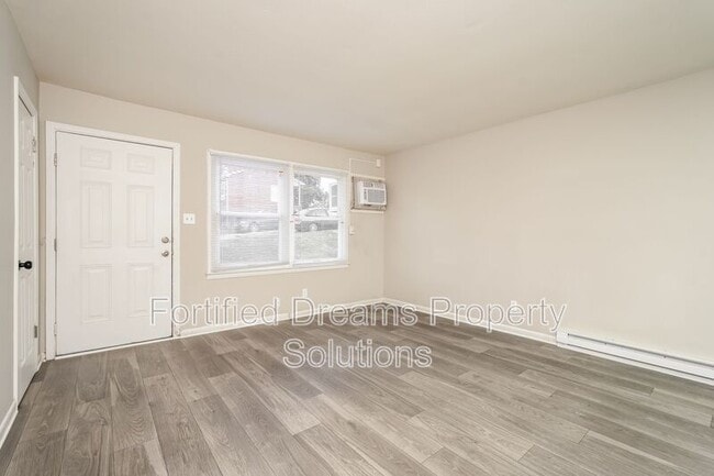 Photo - 900 Lowdermilk St