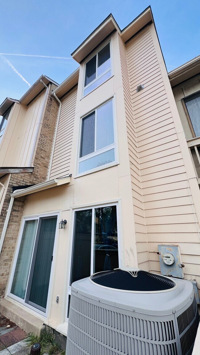 Photo - 10211 Ridgeline Dr Townhome