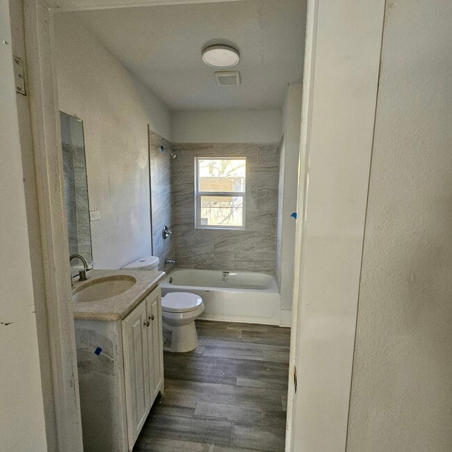 Photo - 1509 W Collin St