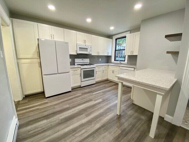 Photo - Renovated 2 Bed/1.5 Bath on a Quiet Street in Mt. Washington! Available July1st!