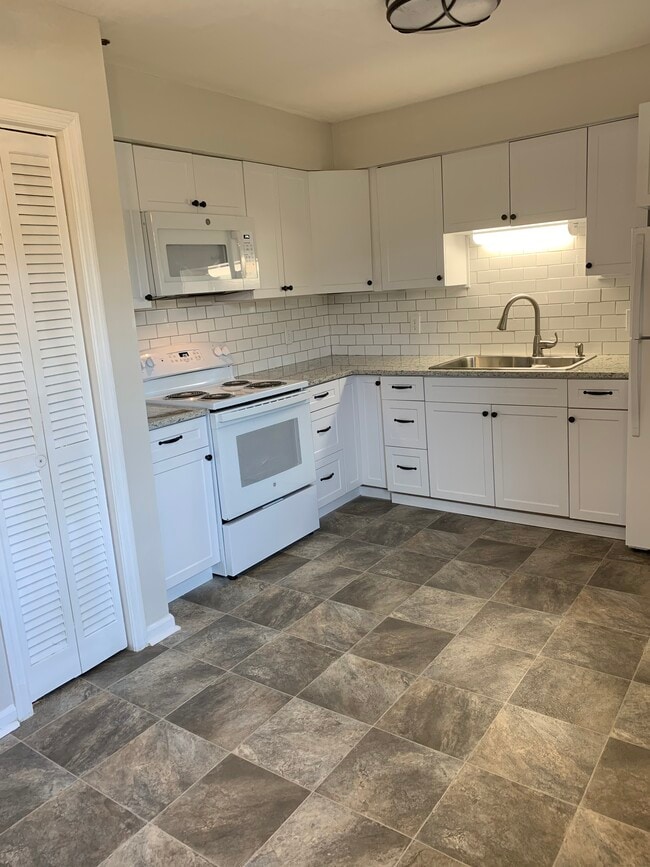 Photo - 329 Deer Lake Dr Unit 329