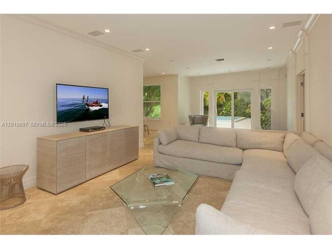 Photo - 745 Lakeview Dr