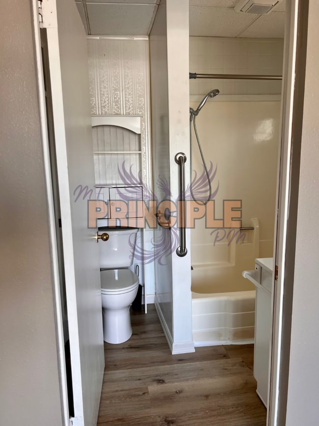 Photo - Charming cozy two bedroom house on the flats.