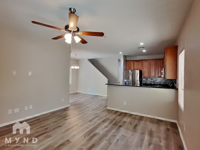Photo - 7608 Tiffany Lamp Ct