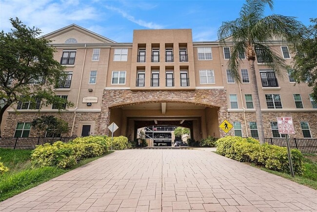 Building Photo - 4221 W Spruce St Unit 2104