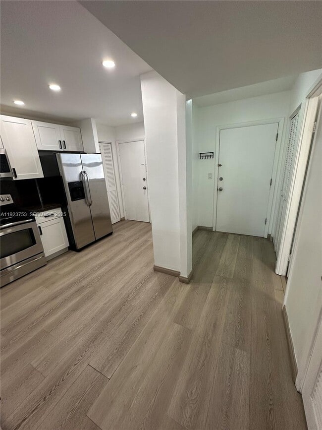 Photo - 1660 NE 191st St Unit 404-1