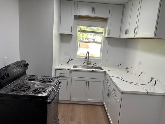Building Photo - 2831 Walker Ave