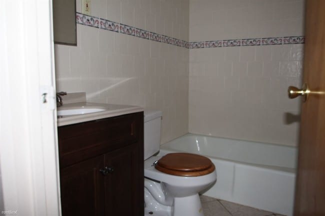 Photo - 2 br, 1 bath 4plex - Noll Avenue Apartments