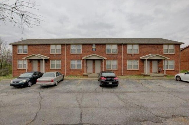 Building Photo - 814-B Golfview Pl