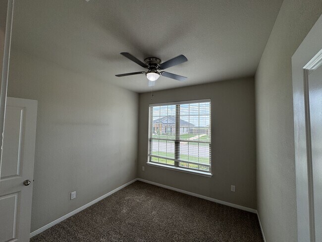 Photo - 1006 Aurora Grove Bend