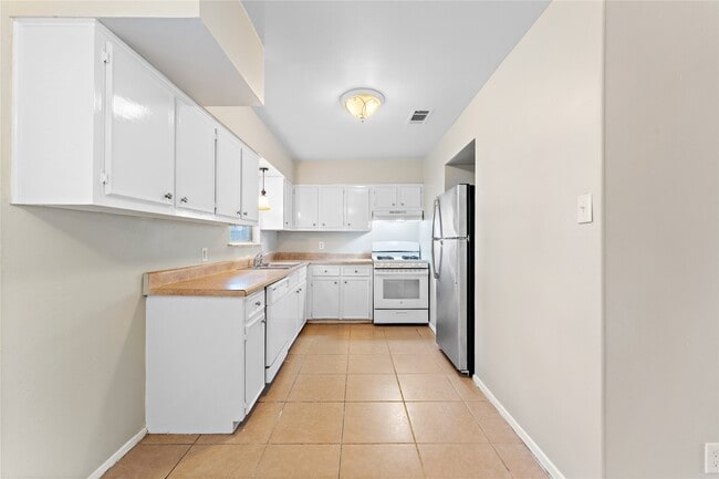 Photo - 2910 Somerset Ave