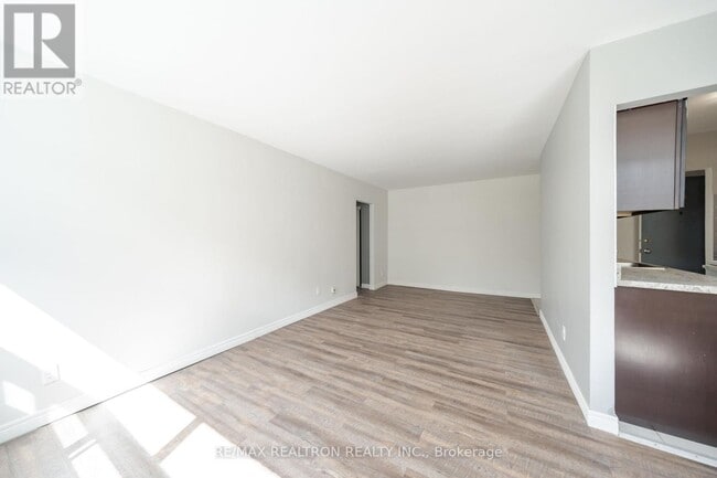 Photo - 799 Robinson St Unit 27