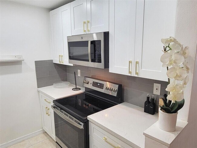 2170 NE 51st Ct Unit B7