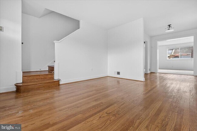 Photo - 4336 Dubois Pl SE